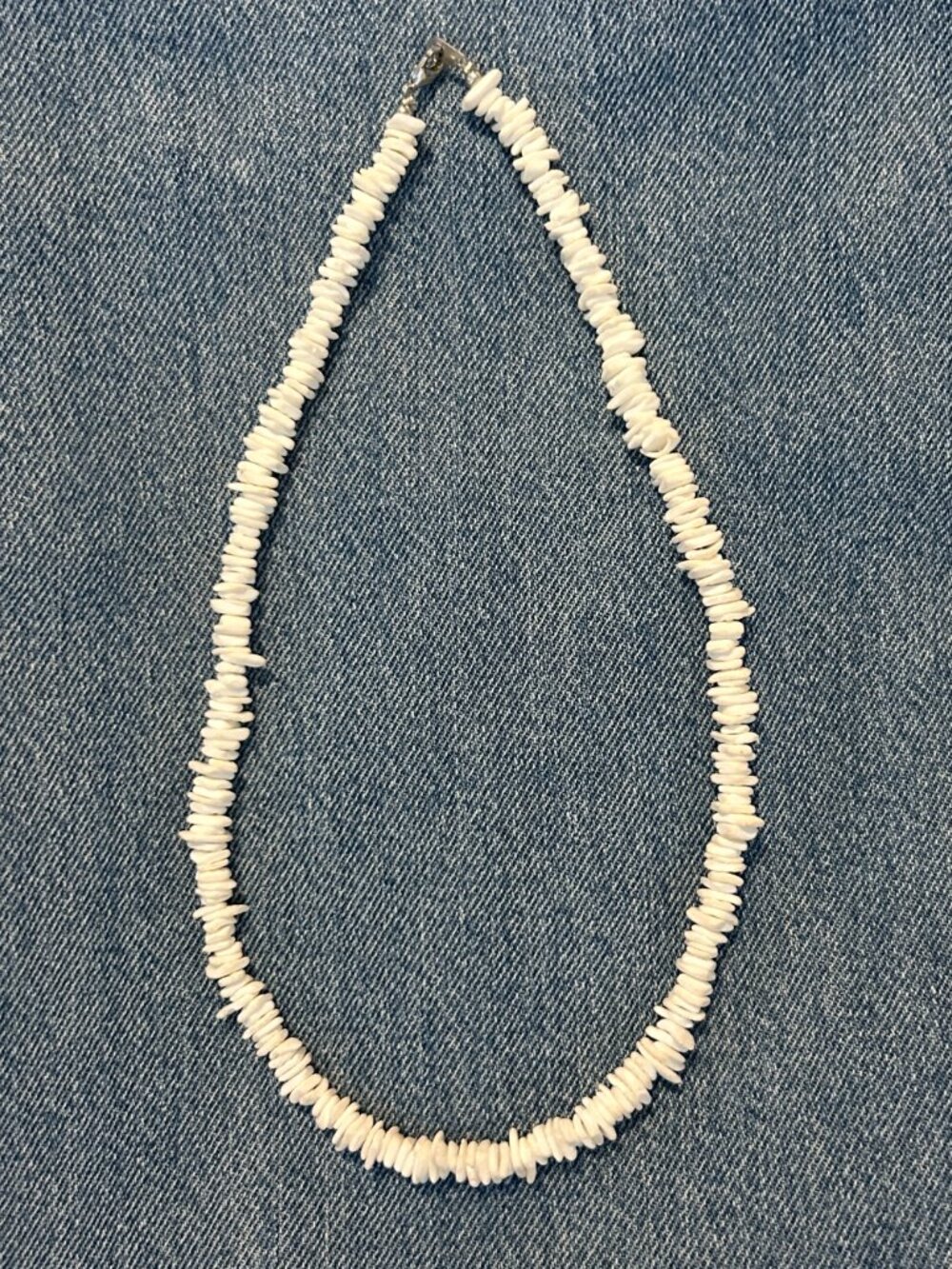 White & Ivory Shell Beachy Foxy 70s Puka Shell Chip Choker Necklace